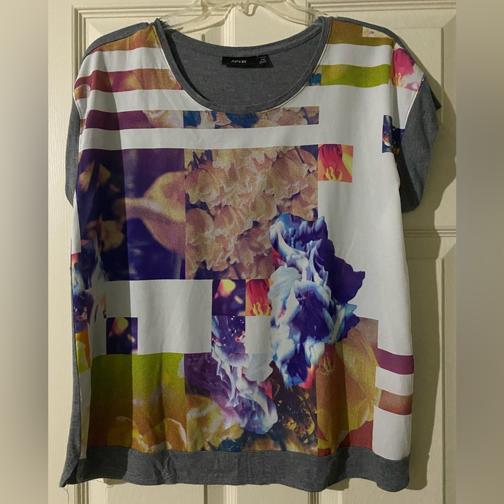 Apt. 9 multi color top. Size MP.